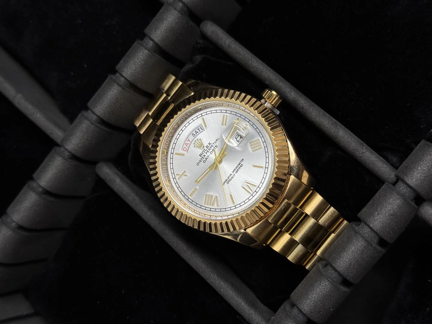 Rolex DayDate Oyster Dorado - Tablero Plateado